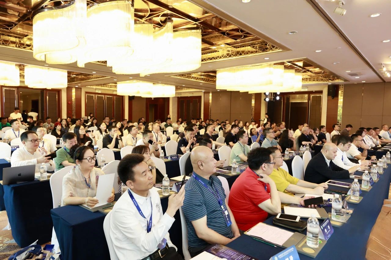 伯俊受邀與200+名大佬齊聚紡織服裝生態(tài)圈第三屆年會